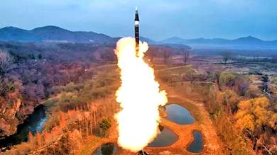 كوريا الشمالية تختبر رأساً حربياً لصاروخ كروز "كبير جدا"
